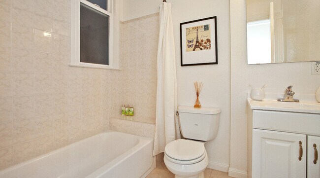 Building Photo - 332 6th Ave