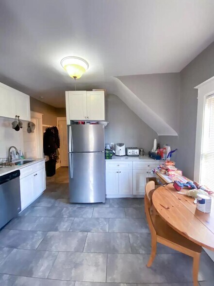 Building Photo - 1811 Jackson St NE