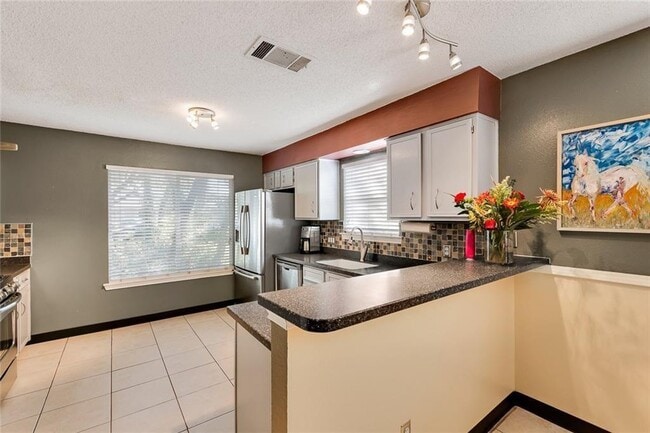 Building Photo - 12718 Covington Trail