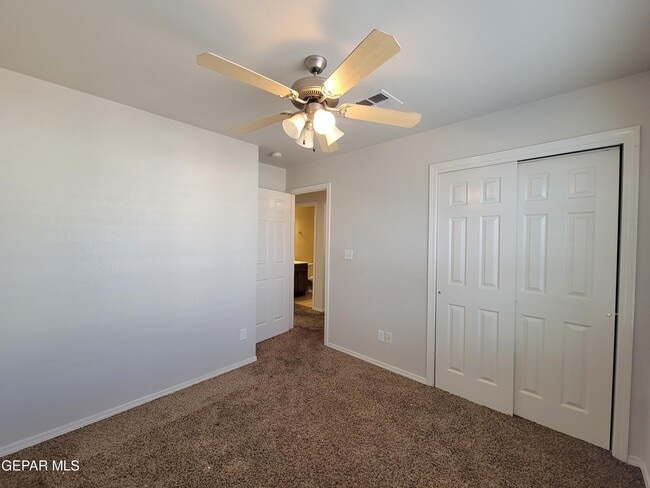 Building Photo - 10051 Railroad Dr