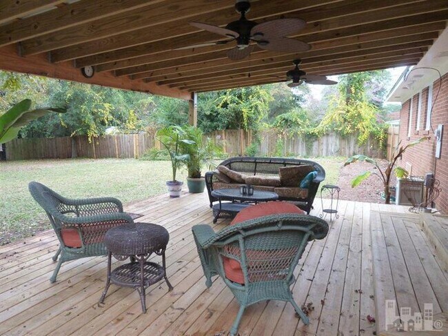 Building Photo - Close access to UNCW, Beach, Hwy 40, walk ...