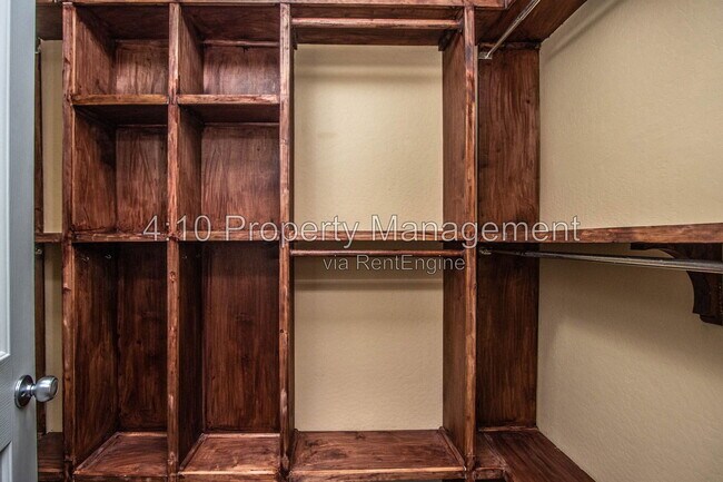 Building Photo - 1161 E Boston St