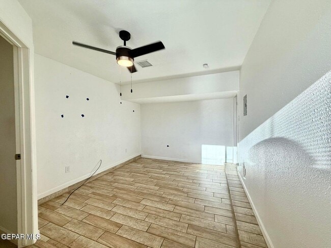 Building Photo - 10833 Cardigan Dr