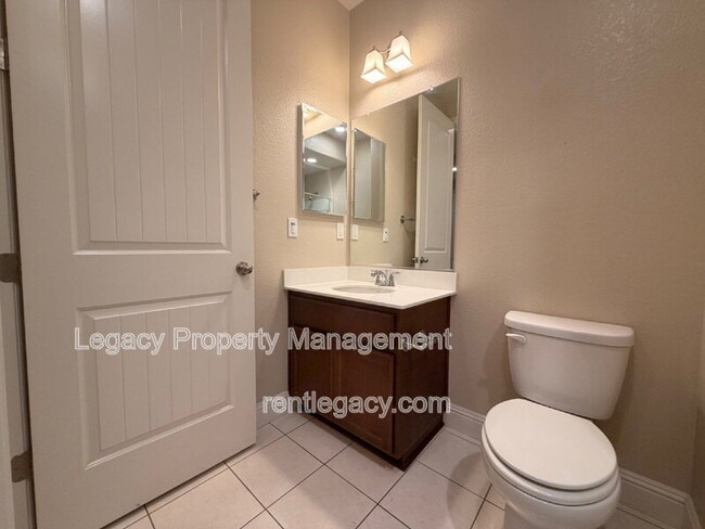 Building Photo - 3224 La Paz Dr