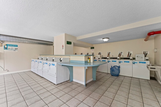 Building Photo - 2754 N Hampden Ct