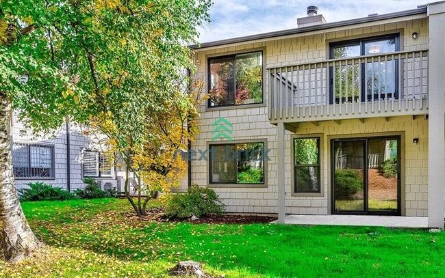 Building Photo - 2 Bed and 1.5 Bath Stunning Townhome is Available for Rent!