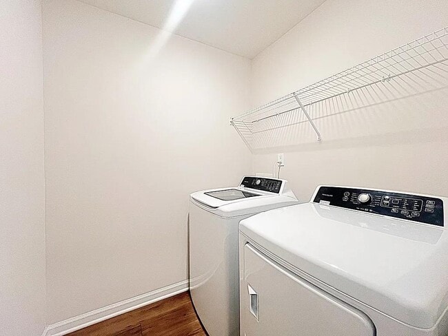 Building Photo - 211 Stellate Pl