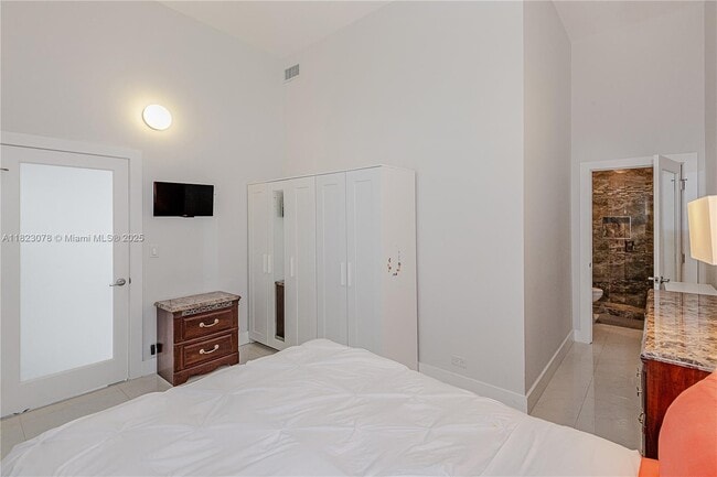 Building Photo - 2301 Collins Ave