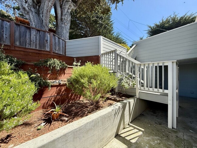 Building Photo - Stylish Coastal In-Law Studio with In-Unit Laundry - Utilities Included!