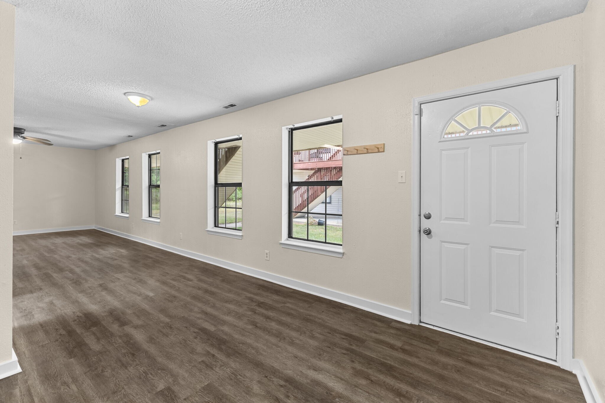 Building Photo - 483 W Ocean View Ave