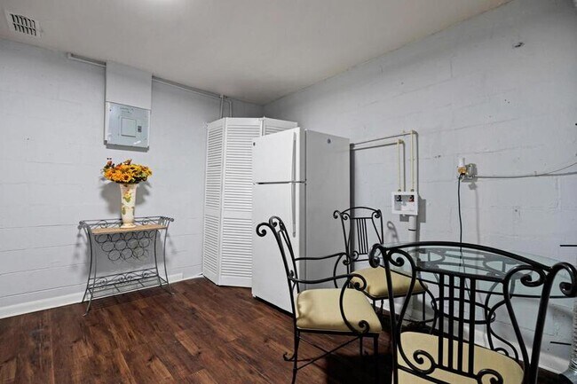 Building Photo - 5210 Dodge Rd