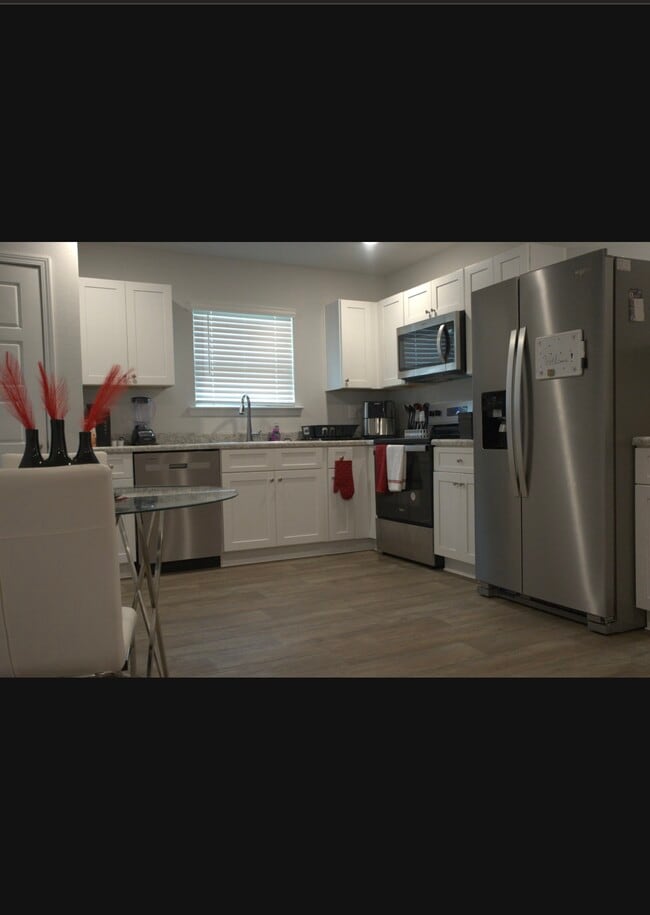 Building Photo - Oakmont place