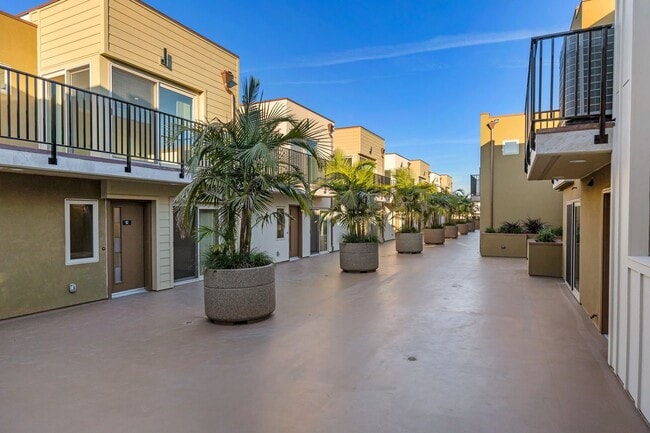 Building Photo - PRISTINE LUXURY BEACH CONDO, 1 BLOCK TO TH...