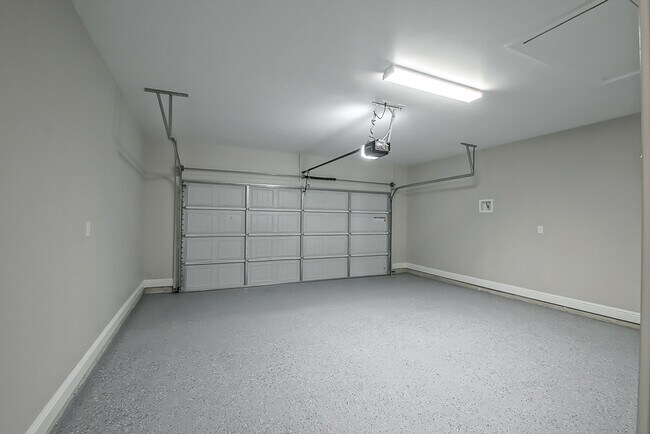 Building Photo - 7126 Kenilworth Crossing Ave