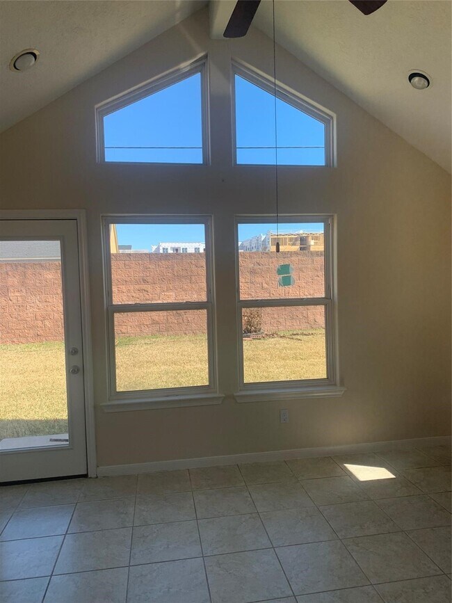 Building Photo - 2621 Tidenhaven Dr