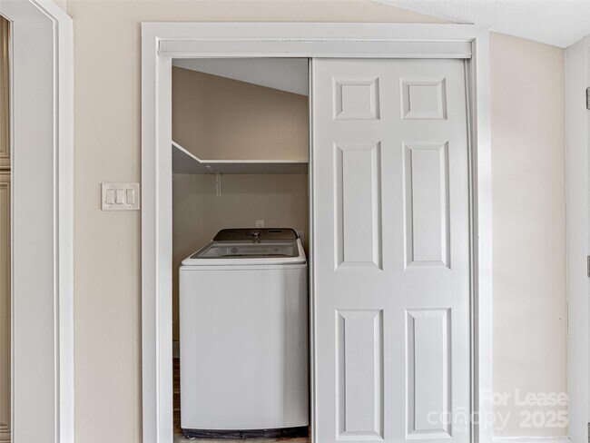 Building Photo - 42 Forsythe St