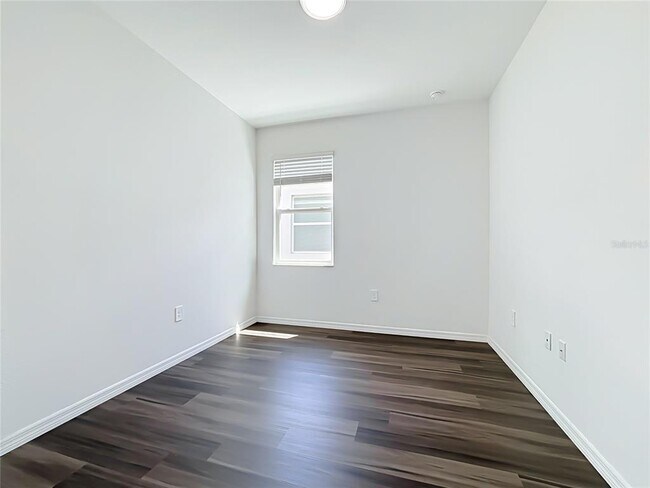 Building Photo - 643 Grove St