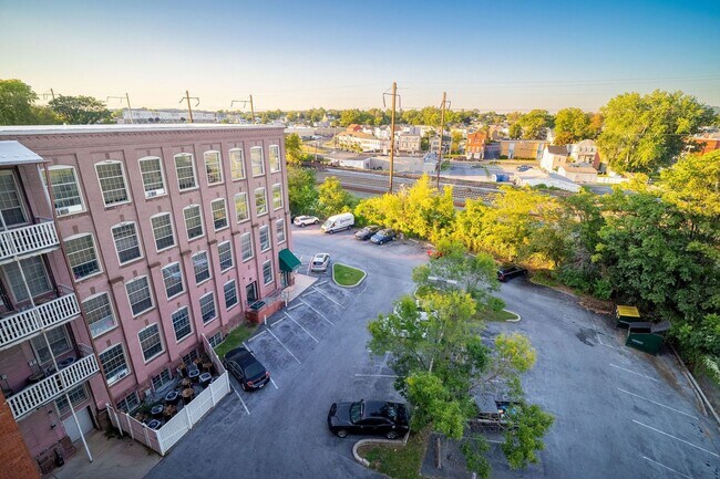 Building Photo - 149 Wilson St