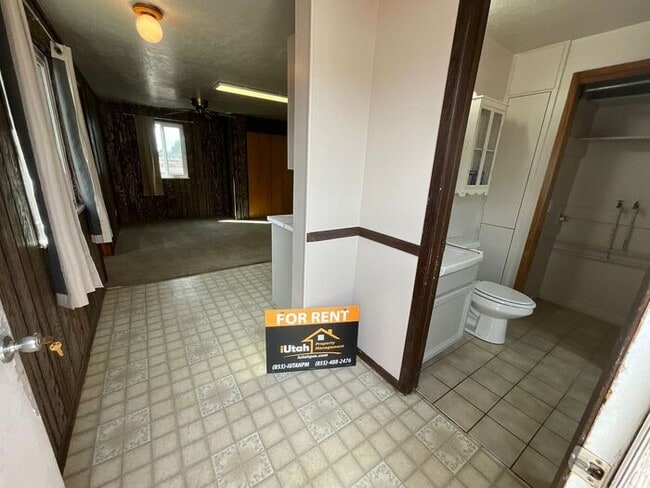 Building Photo - 1 bedroom 1 bath- Home All utilities included. Pet Friendly!