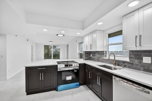 Building Photo - 896 N Federal Hwy