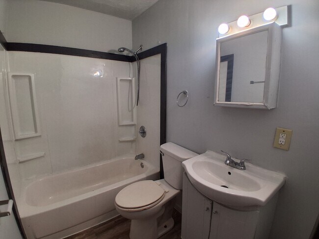 Building Photo - 1112 Glenwood Dr