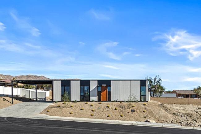 Building Photo - 13852 Scenic Crest Cir