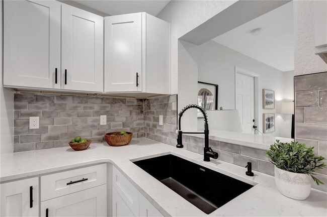 Building Photo - 6660 17th Ln N