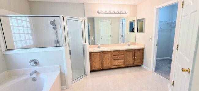 Building Photo - Cosey Cul-De-Sac Living in the Desirable Foxchase Community!