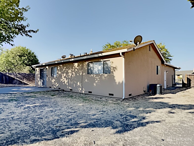 Building Photo - 831 Spoonbill Ln