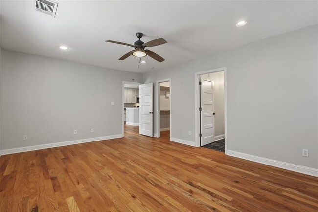 Building Photo - 409 Genard St