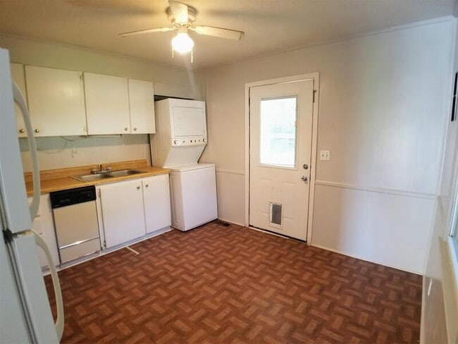 Building Photo - 564 McAbee Rd