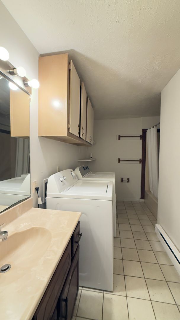 Building Photo - 233 S 4th St