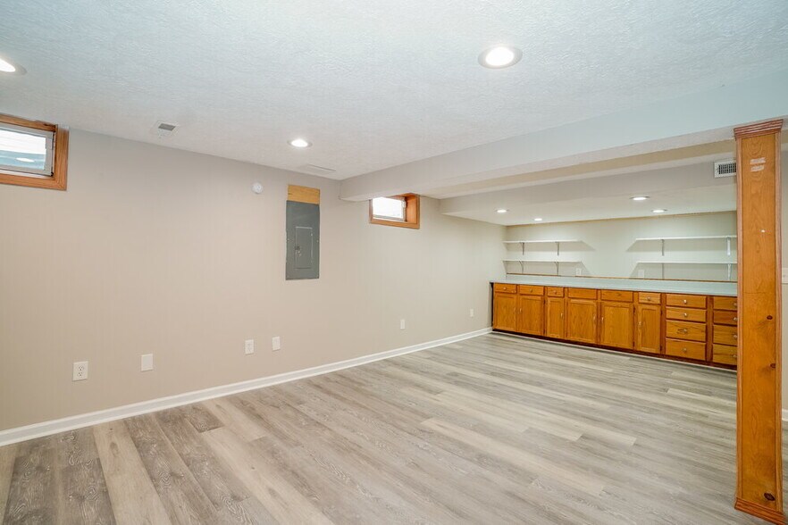 Building Photo - 5037 Shady Oak Dr