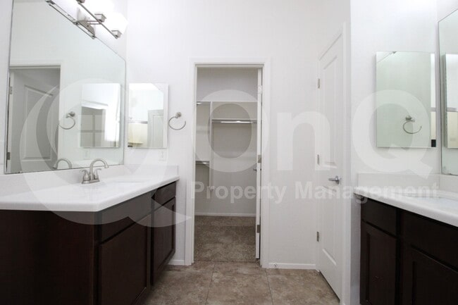 Building Photo - 3113 E Danbury Rd