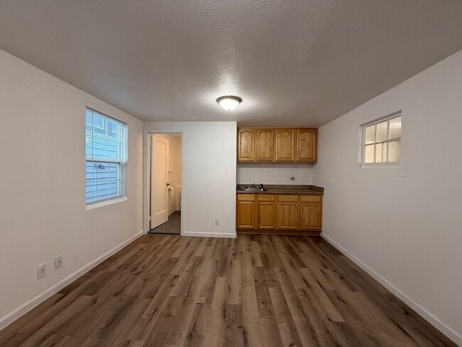 Building Photo - Spacious Home on a Quiet Cul-de-sac Near Little Hollywood