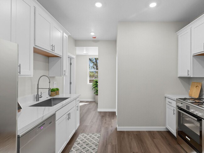 Building Photo - 50 Berrum Pl