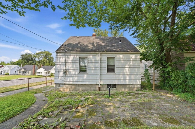 Building Photo - Cozy Detroit Home with Comfortable Living Space!