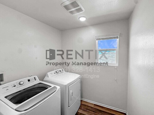Building Photo - 15739 Yosemite St
