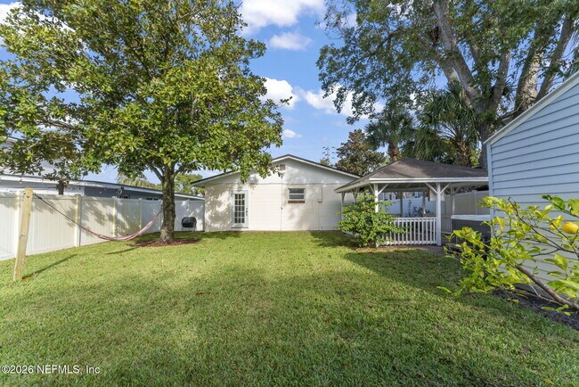 Building Photo - 618 8th Ave N