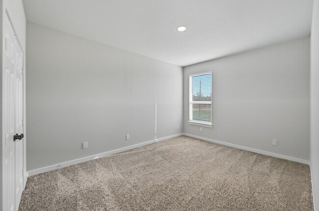 Building Photo - 3413 Valley Vista Dr