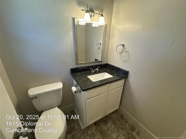 Building Photo - 1615 Diplomat Dr