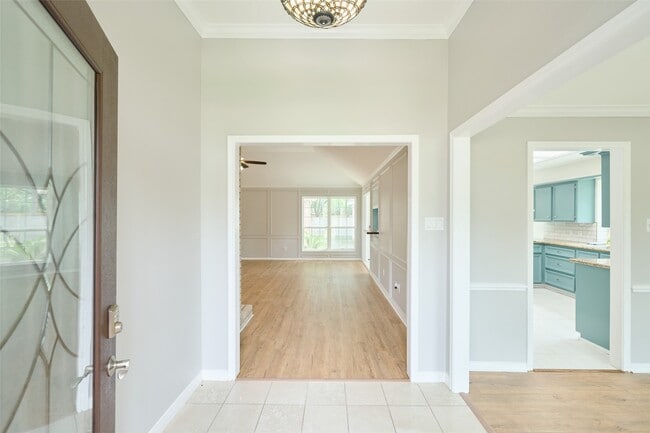 Building Photo - 15854 Knolls Lodge Dr