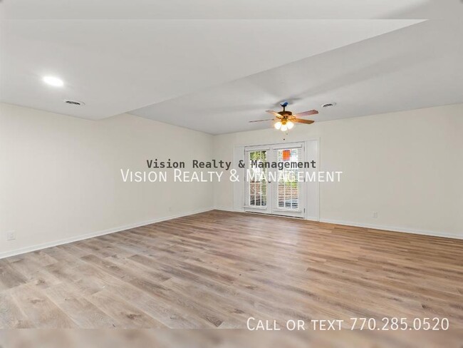 Building Photo - Coming Soon Renovated 3BD 1.5BA Heart of L...