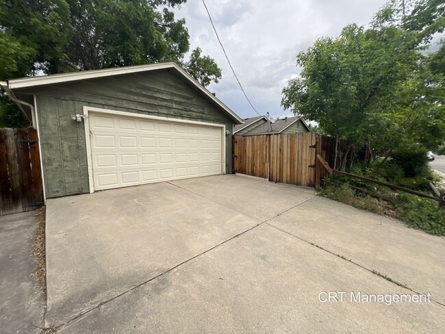 Building Photo - Charming 4-Bedroom Brick Ranch with Spacio...