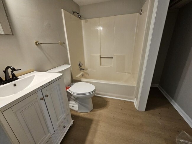 Building Photo - 1120 Morningside Dr