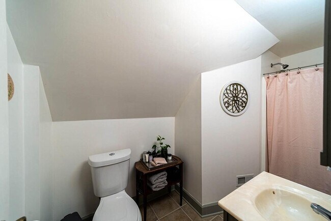 Building Photo - 615 Cottage Grove Ave