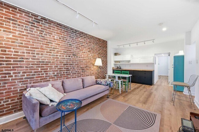 Building Photo - 3 S Montpelier Ave