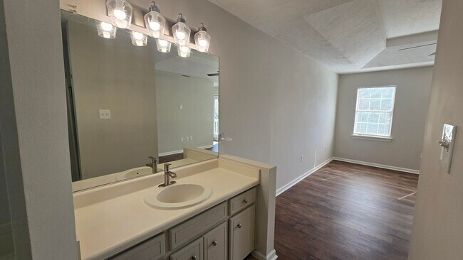 Building Photo - 123 Moss Creek Dr