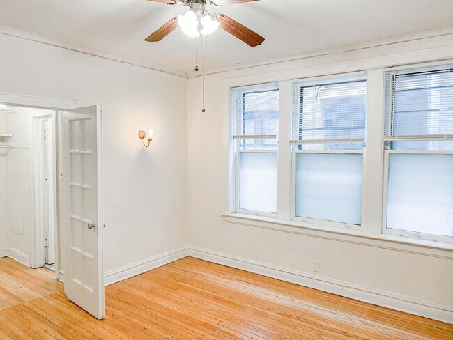 Building Photo - 428 W Surf St