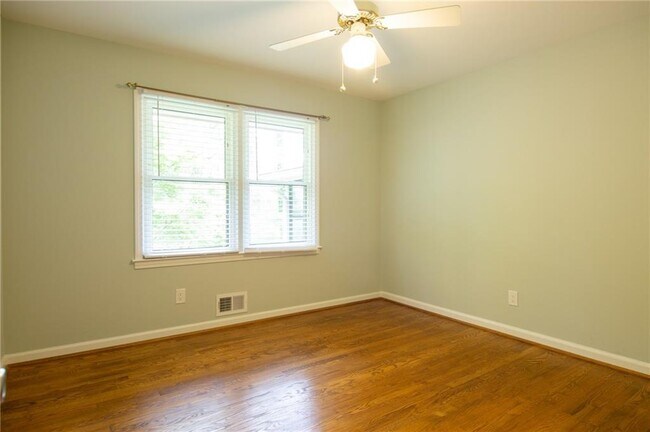 Building Photo - 2852 Talisman Ct NE